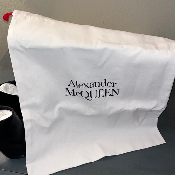 Alexander McQueen Leather High Heel Pumps 37/7 Black Solid Slip On NIB w Dustbag - Picture 13 of 17